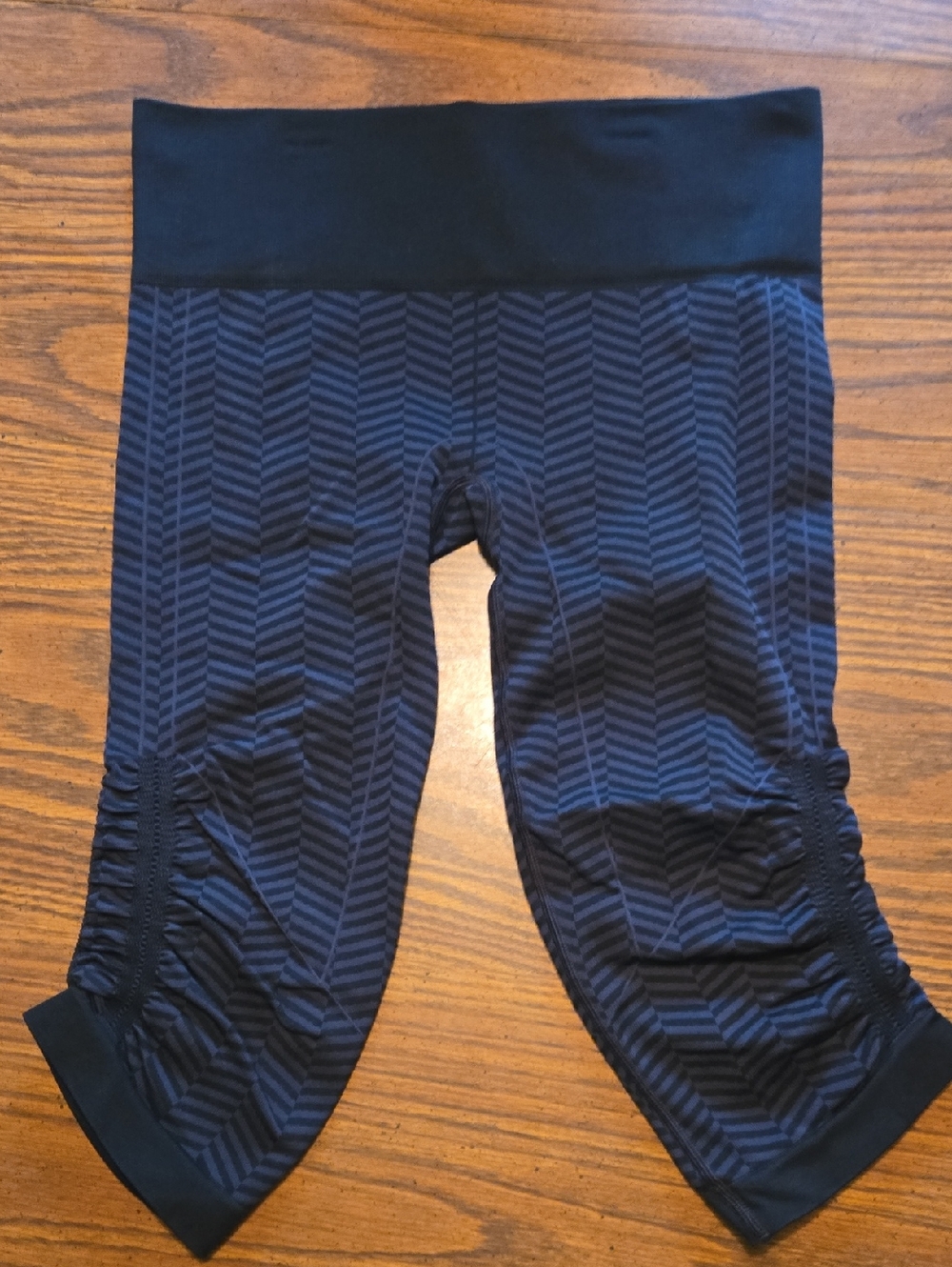 Women's Lululemon Black Chevron Capri Leggings